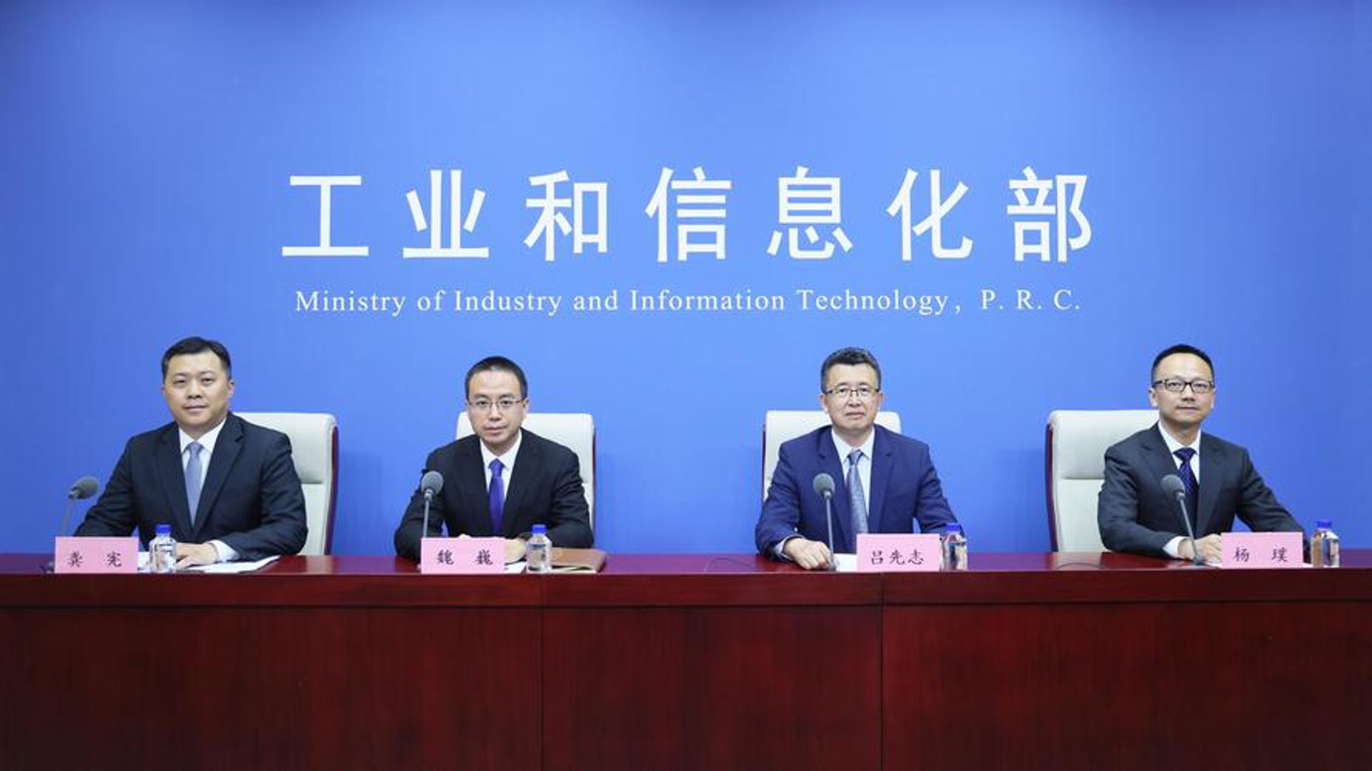 潍坊风吹雨网络科技:行业风向标下的科技转型之路